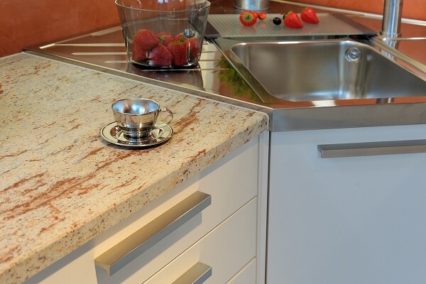 Küchenspüle als Ecklösung – perfekt auf Ihre ergonomischen Bedürfnisse zugeschnitten