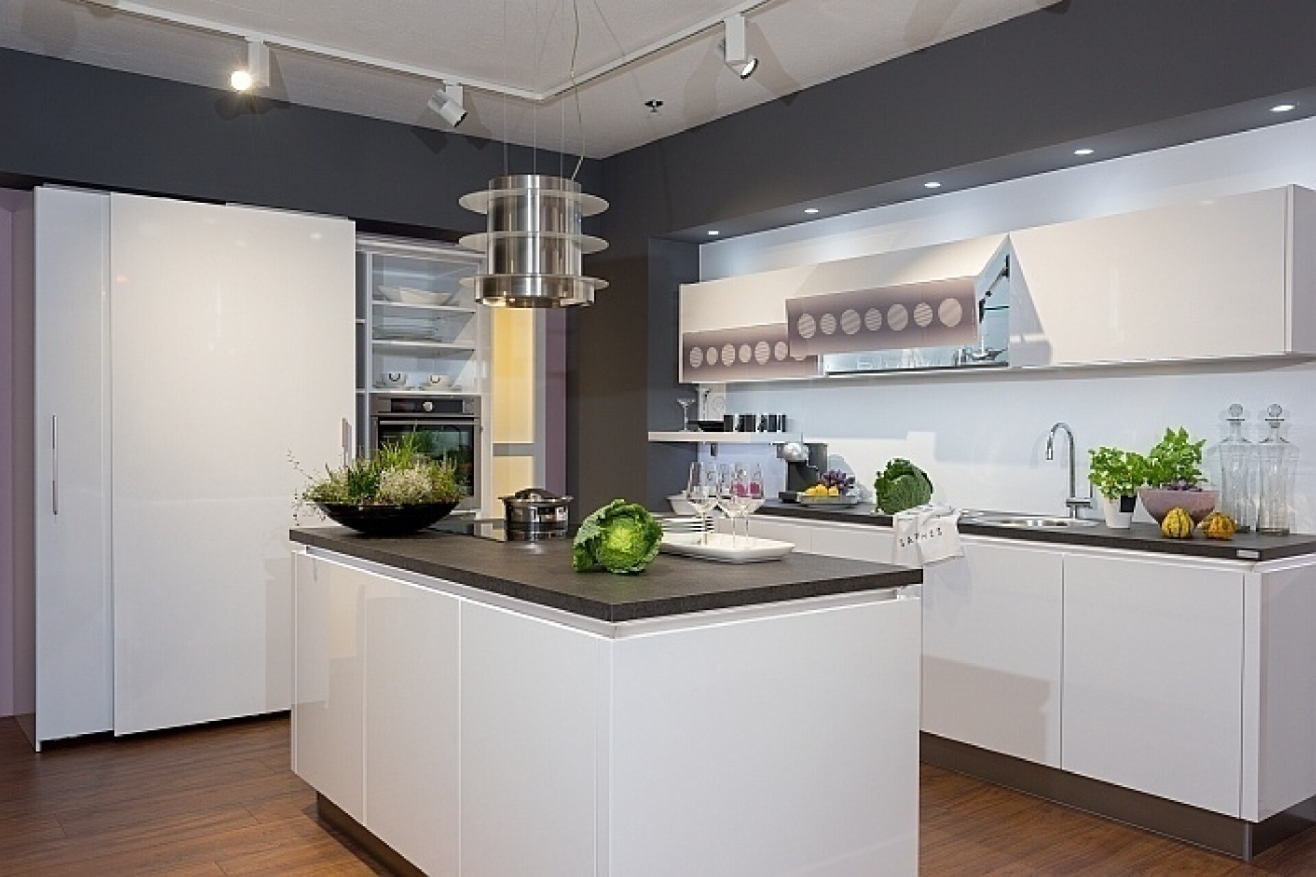 Wer träumt nicht von der Kücheninsel! Wir wissen, worauf es bei der Planung ankommt.