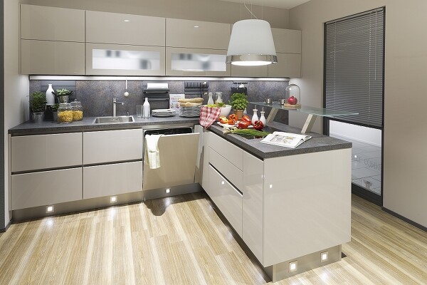 Gerade in der grifflosen Hochglanzküche macht sich ein vollintegrierter Geschirrspüler bestens.