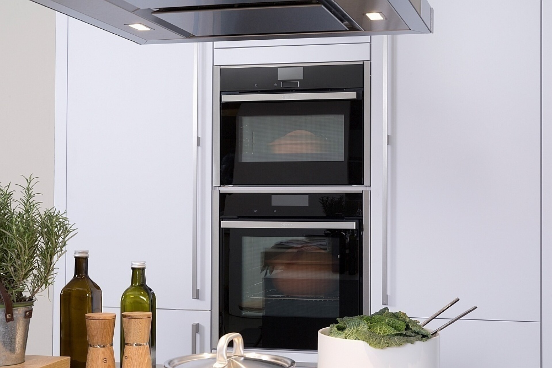 Die Alternative zum Range Cooker: Backofen und Mikrowelle übereinander