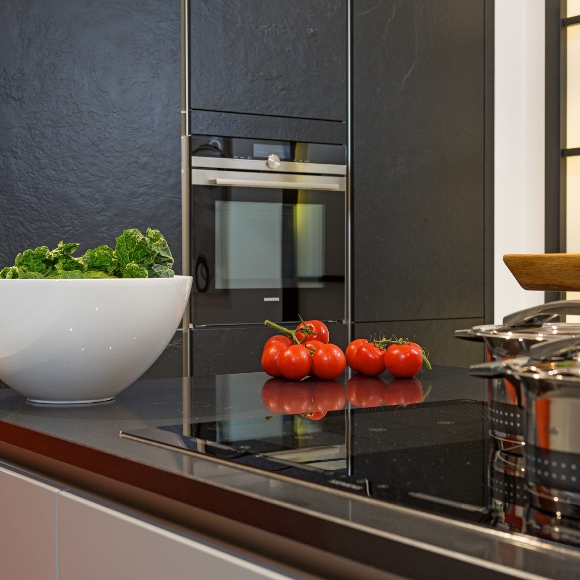 Hochschrank mit Fronten in Schieferoptik